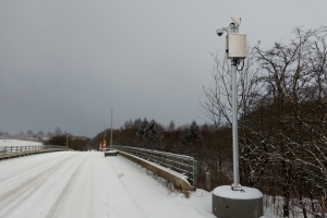 27. februar 2018. Videokameraer sat op ved motorvejsbro ved Skallebølle. Foto: Ole Holbech