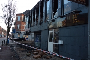 23. februar 2018: En café på Skibhusvej i Odense er nedbrændt natten til fredag, oplyser Fyns Politi. Rema 1000 i stueetagen ramt af vandskade. Foto: Ole Holbech