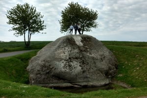 16. maj 2018: Damestenen (Dammestenen eller Hesselagerstenen) er Danmarks største sten. Den ligger tæt ved den sydøstfynske landsby Hesselager.