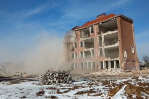 6. marts 2018: Nordre Skole i Svendborg bliver revet ned.  120.000 af de gamle mursten genbruges i nyt byggeri. Foto: Ole Holbech