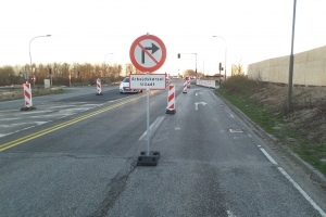 Mandag morgen har Vejdirektoratet lukket tre motorvejsramper i det sydlige Odense. Det har allerMandag morgen har Vejdirektoratet lukket tre motorvejsramper i det sydlige Odense. Det har allerede nu medført store trafikale besværligheder.ede nu medført store trafikale besværligheder.