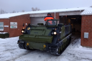 1. marts 2018: Snevejr på Langeland. Hjemmeværnet er klar med pansret mandskabsvogn, en PMV. Foto: Ole Holbech