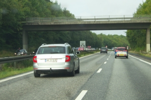 Sten kastet ned på Fynske Motorvej ved Spedsbjergvej