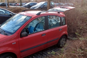 Fyns Politi har modtaget otte anmeldelser om indbrud i biler parkeret på Dannebrogsgade i Odense.