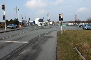 20. februar 2018: Blomster på stedet, hvor en 18-årig kvinde 8. februar 2018 har mistet livet i en alvorlig færdselsulykke i Odense. Foto: Ole Holbech