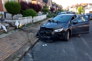 15. maj 2018: Da en patrulje tidligt tirsdag morgen ville stoppe en personbil i Odense, stak den af. Flere patruljer måtte sætte efter bilen, som endte med at køre galt. på Henriettevej