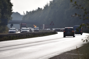 Sten kastet ned på motorvej