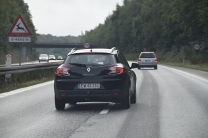 Sten kastet ned på motorvej