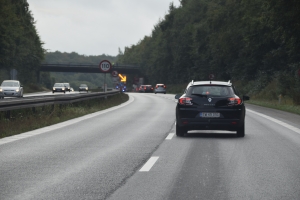 Sten kastet ned på motorvej