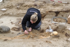 Otte velbevarede skeletter udgravet ved gravhøj