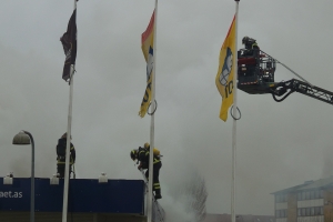 En malerforretning på Ravnholtvænget i Odense stod torsdag over middag i flammer.