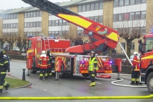 En malerforretning på Ravnholtvænget i Odense stod torsdag over middag i flammer.