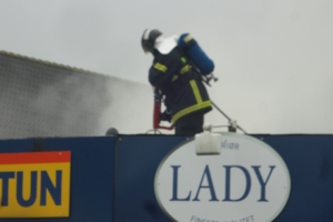 En malerforretning på Ravnholtvænget i Odense stod torsdag over middag i flammer.