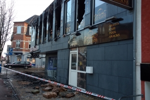 23. februar 2018: En café på Skibhusvej i Odense er nedbrændt natten til fredag, oplyser Fyns Politi. Rema 1000 i stueetagen ramt af vandskade. Foto: Ole Holbech