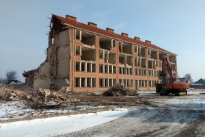 6. marts 2018: Nordre Skole i Svendborg bliver revet ned.  120.000 af de gamle mursten genbruges i nyt byggeri. Foto: Ole Holbech