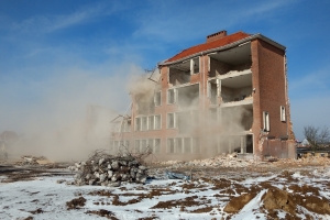 6. marts 2018: Nordre Skole i Svendborg bliver revet ned.  120.000 af de gamle mursten genbruges i nyt byggeri. Foto: Ole Holbech