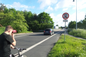 Ulovlig kørsel på motorvejsbro